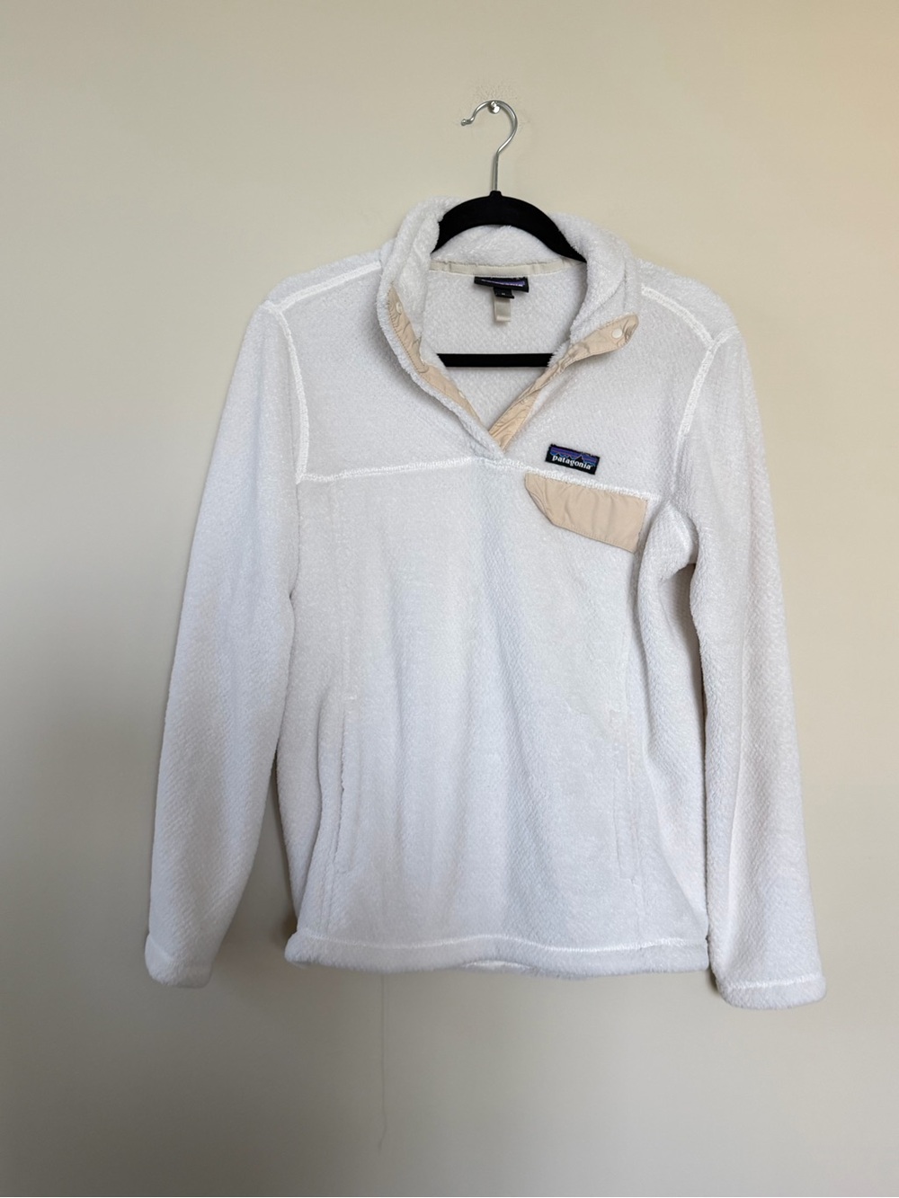 Patagonia Cozy White Snap-T Style Fleece with Beige Trim